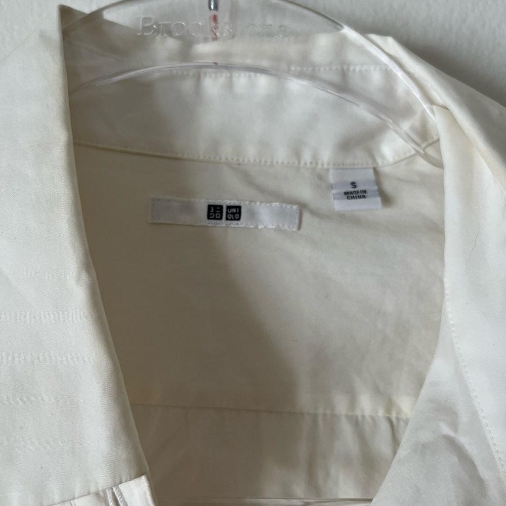 Uniqlo button down - Picture 2 of 6